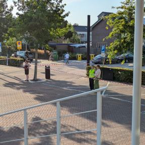 Demonstranten komen aan op het gemeentehuisplein