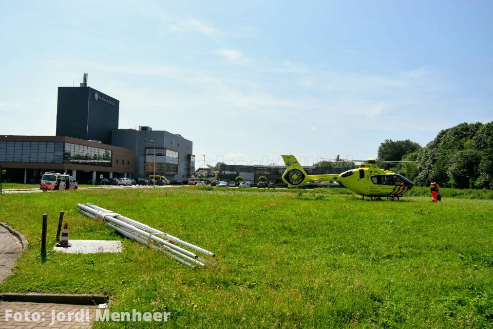 Traumahelikopter geland bij Welnesselande voor een medische noodsituatie