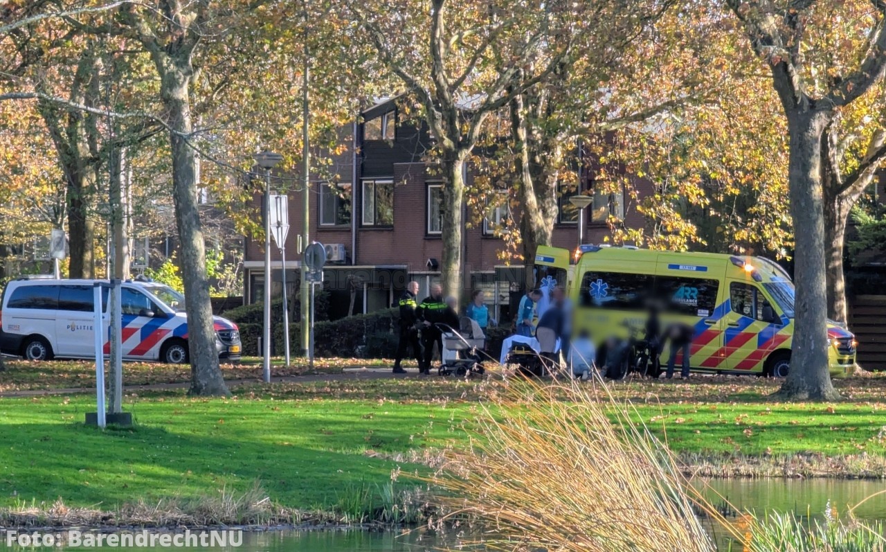Live: Persoon gewond bij aanrijding aan de Groene Rede, slachtoffer in ambulance 