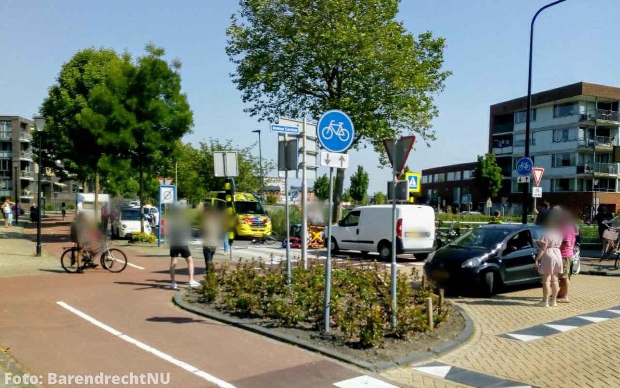 Aanrijding auto/fietser op kruispunt Zuidersingel / Avenue Carnisse, meisje gewond