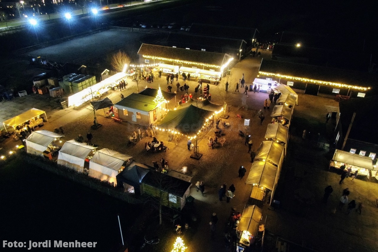 Live: Kerstmarkt bij De Kleine Duiker nog tot 20:30 uur