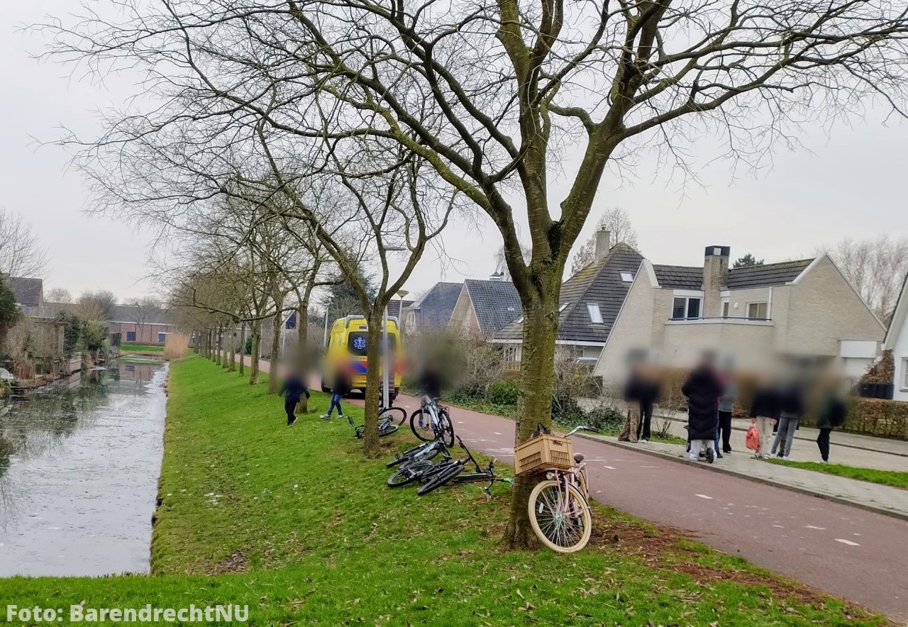 Live: Kind gewond door stuk ijs tegen het hoofd aan de Van Beethovensingel