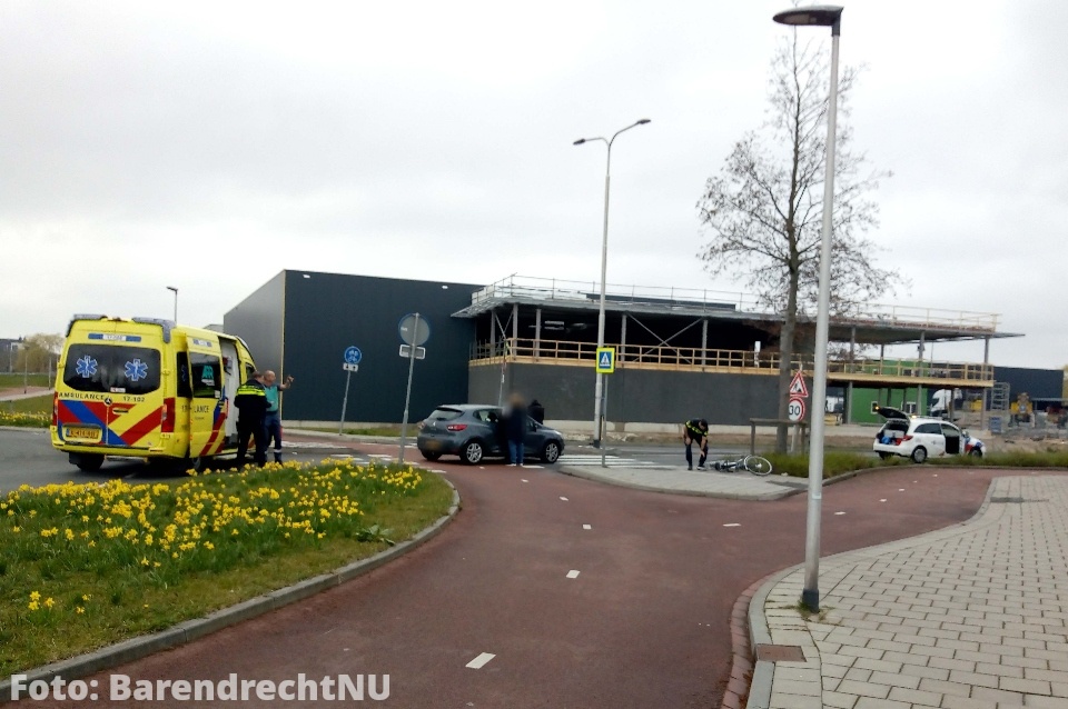 Aanrijding auto/fiets op thv de bouwmarkt – Livepost Update – BarendrechtNU.nl