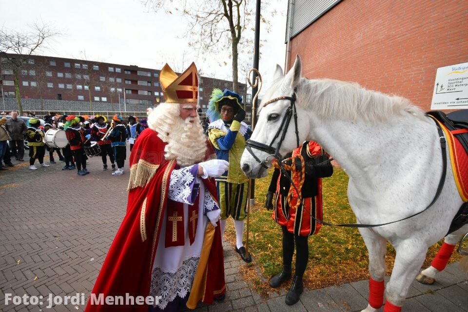 Sinterklaasoptocht in Carnisselande gaat zo van start... te paard!