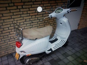 Scooter uit tuin gestolen terwijl bewoners thuis zijn aan de Piet Heinstraat in Barendrecht