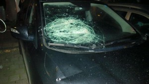 Beschonken man met honkbalknuppel vernielt auto's Iepenwede