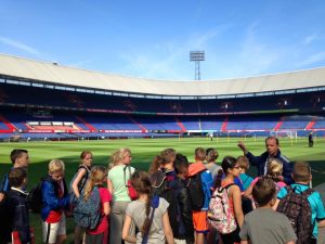 CBS De Hoeksteen omgetoverd tot Feyenoordschool