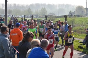 Foto's: Marathon Rotterdam over het Havenspoorpad bij Brasserie Vrijenburg