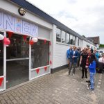 Kledingbank UnieK aan de Talmaweg officieel geopend
