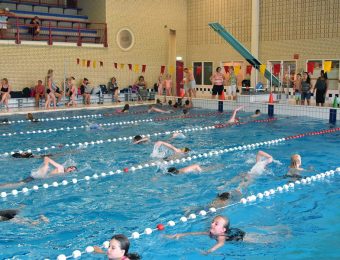 Bijna 150 deelnemers starten aan Barendrechtse Zwem4Daagse