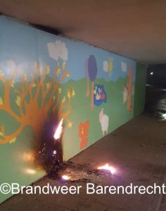 Kunstproject van tunneltje park Buitenoord in brand