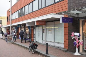 Kinderkledingwinkel 'Comeback' verhuist winkel van Carnisse Veste naar de Middenbaan