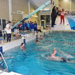 Hulpverleners zwemmen €18.986 bij elkaar voor Roparun tijdens zwemestafette 'Hulpverleners te water'