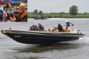Varen voor Zeldzaam Zieke Kinderen: Supersnelle RIB boten varen over de Oude Maas
