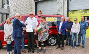 Johan Terdu verrast met Bruggenbouwers Award van Present Barendrecht