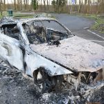 BMW volledig uitgebrand aangetroffen op parkeerplaats langs Achterzeedijk