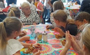 Kinderen present voor ouderen dankzij Kinderburgemeester