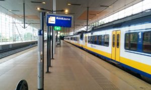 Rokerspalen moeten zo snel mogelijk weg van station Barendrecht, NVWA onderzoekt de situatie