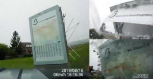 Dashcam video: Automobilist ramt informatiezuil van Gemeente Barendrecht aan de Heulweg