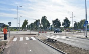 Middelweg weer bereikbaar voor autoverkeer: Nieuwe rotonde geopend