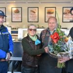 Echtpaar met patatkraam na tientallen jaren vrijdag voor het laatst op markt in Barendrecht