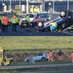 Auto in de sloot en auto op zijn kop: Meerdere ongevallen op de A15/A29 bij knooppunt Vaanplein