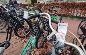 Gemeente gaat langdurig gestalde en gedumpte fietsen verwijderen bij station Barendrecht