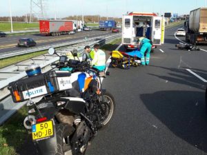 Motorrijder ernstig gewond bij ongeval op A29, snelweg uren lang afgesloten