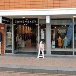 Kinderkledingwinkel 'Comeback' aan de Middenbaan sluit de deuren na opheffingsuitverkoop