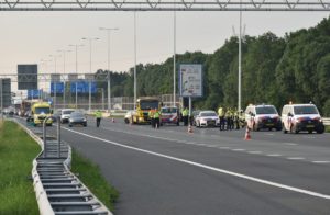 Ongeval met 2 personenauto's op de A29, snelweg enige tijd volledig afgesloten