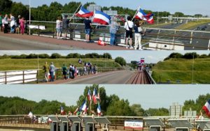 Demonstratie op Vrijenburgviaduct, toeterende auto's over de A15