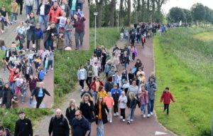 FOTO'S: Avondvierdaagse Carnisselande van start vanaf VV Smitshoek 2024
