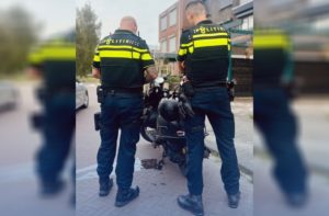 Achtervolging van gestolen scooter, aanhouding aan het Veersemeer