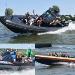 Kinderen met zeldzame ziekte racen tijdens ZZF RIB Rally in snelle boten over de Oude Maas