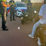 Drie minderjarigen aangehouden en 5 brommers in beslag genomen bij politieactie Achterzeedijk