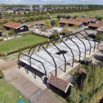 Nieuwbouw De Kleine Duiker krijgt vorm, staalconstructie van nieuwe schuur staat overeind