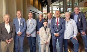 Lintjesregen 2026: Acht Barendrechters Koninklijk onderscheiden