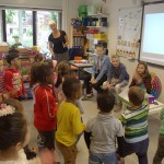 Leerlingen Dalton Lyceum openen Kinderboekenweek bij OBS De Draaimolen
