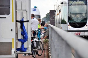 Man valt van fiets op brug over A15 in Carnisselande, Barendrecht
