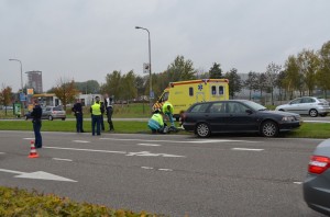 Motorrijder naar ziekenhuis na ongeluk met auto op de Kilweg in Barendrecht