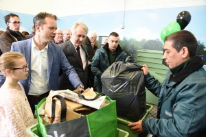 Officiële opening Afval loont: Geld verdienen met afval inleveren in Barendrecht