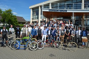 Ruim 60 heren fietsen mee tijdens Gentlemen's Ride in Barendrecht 2015