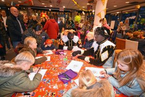 Op bezoek bij Sinterklaas en Zwarte Piet in het Sinterklaashuis Carnisse Veste