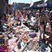 Kinderen verdienen extra zakcentje tijdens kindervrijmarkt op de Middenbaan