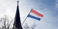 Nederlandse Vlag op de Dorpskerk in Barendrecht