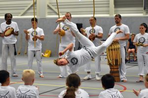Capoeira demonstratie in sporthal de Bongerd