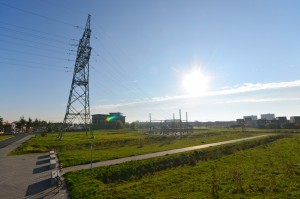 Eerste zonnepaneel verkocht van zonnepark langs de Carnisserbaan en A15 in Barendrecht