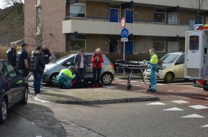 Vrouw loopt hoofdletsel op bij aanrijding met auto aan het Jaagpad / 2e Barendrechtseweg (rotonde) in Barendrecht