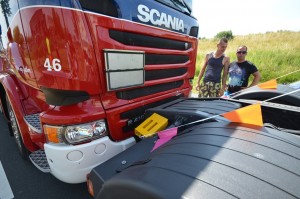 Aanrijding Truckrun: Verkeersregelaar met motor ten val op Sweelincklaan