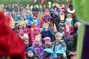 Sinterklaas op bezoek bij scholen in Barendrecht (Foto: Het Kompas, 5 december 2014)